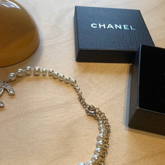 CHANEL Glamorous with Pearls Necklace Authentic - Picture 4 of 6